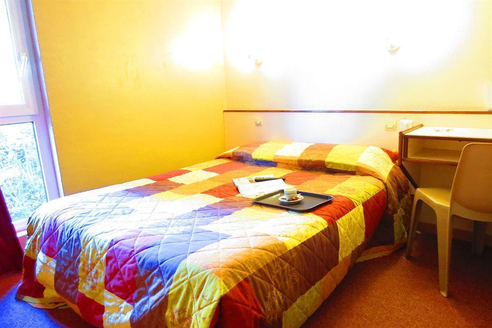Hotel Crocus Caen Memorial Екстер'єр фото