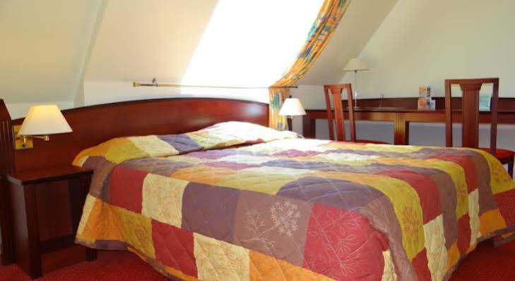 Hotel Crocus Caen Memorial Екстер'єр фото