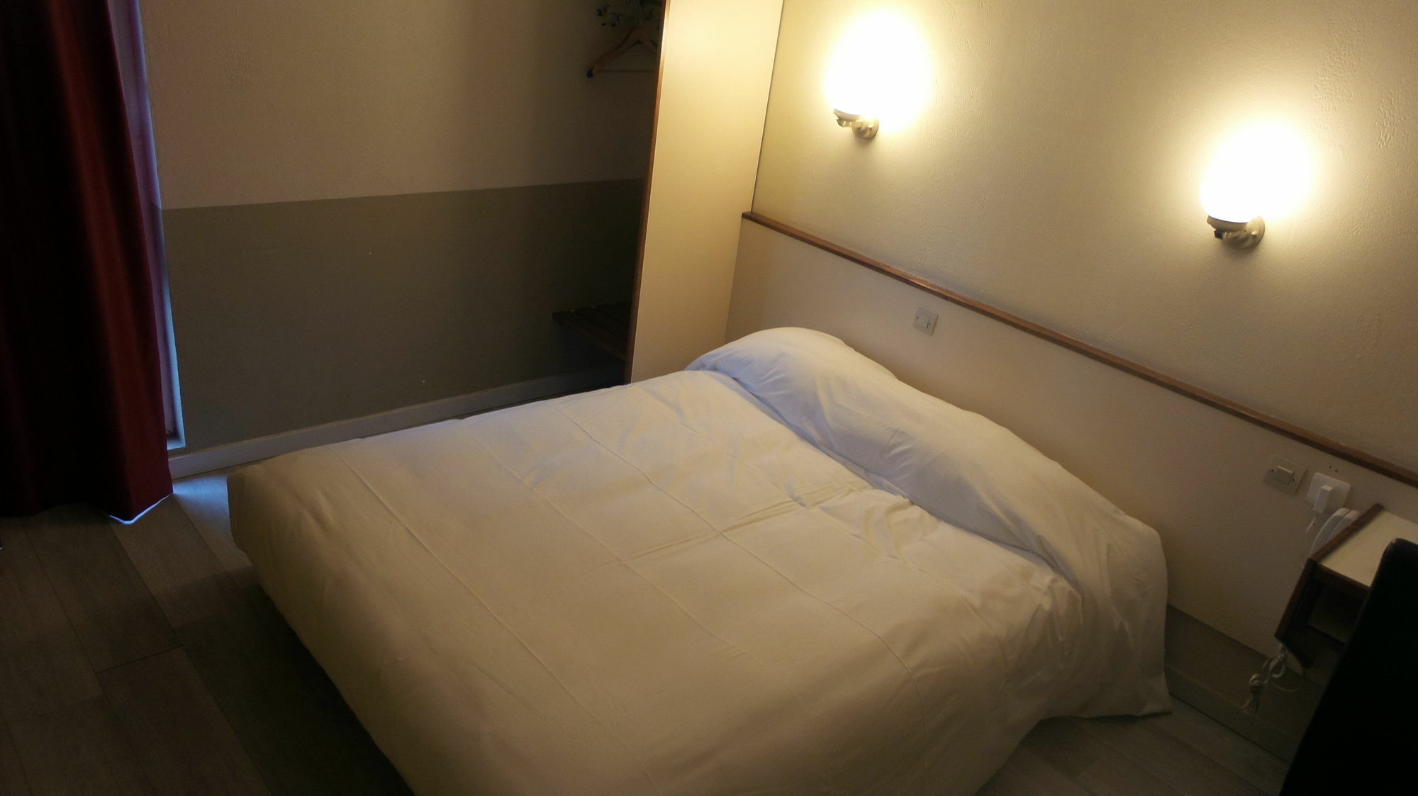 Hotel Crocus Caen Memorial Екстер'єр фото