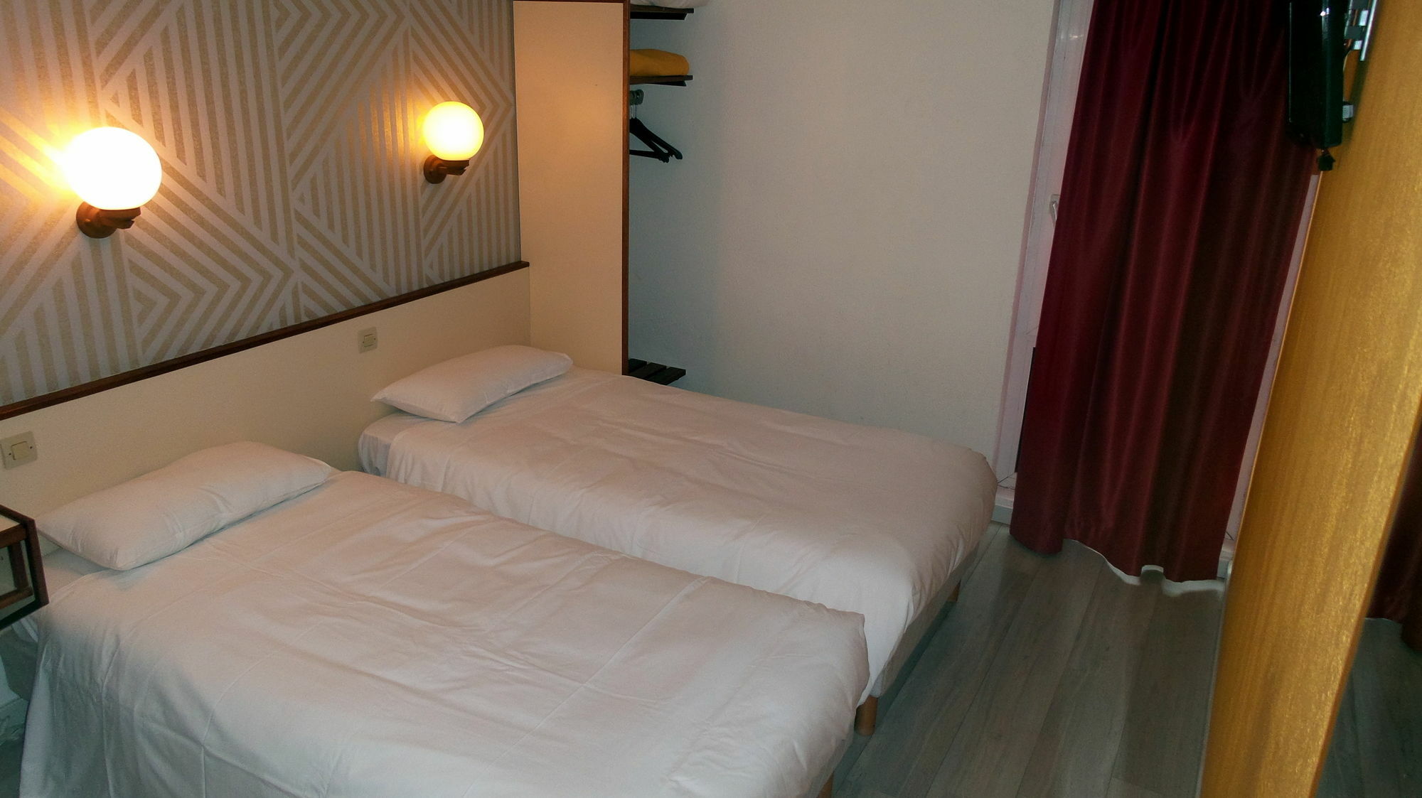 Hotel Crocus Caen Memorial Екстер'єр фото