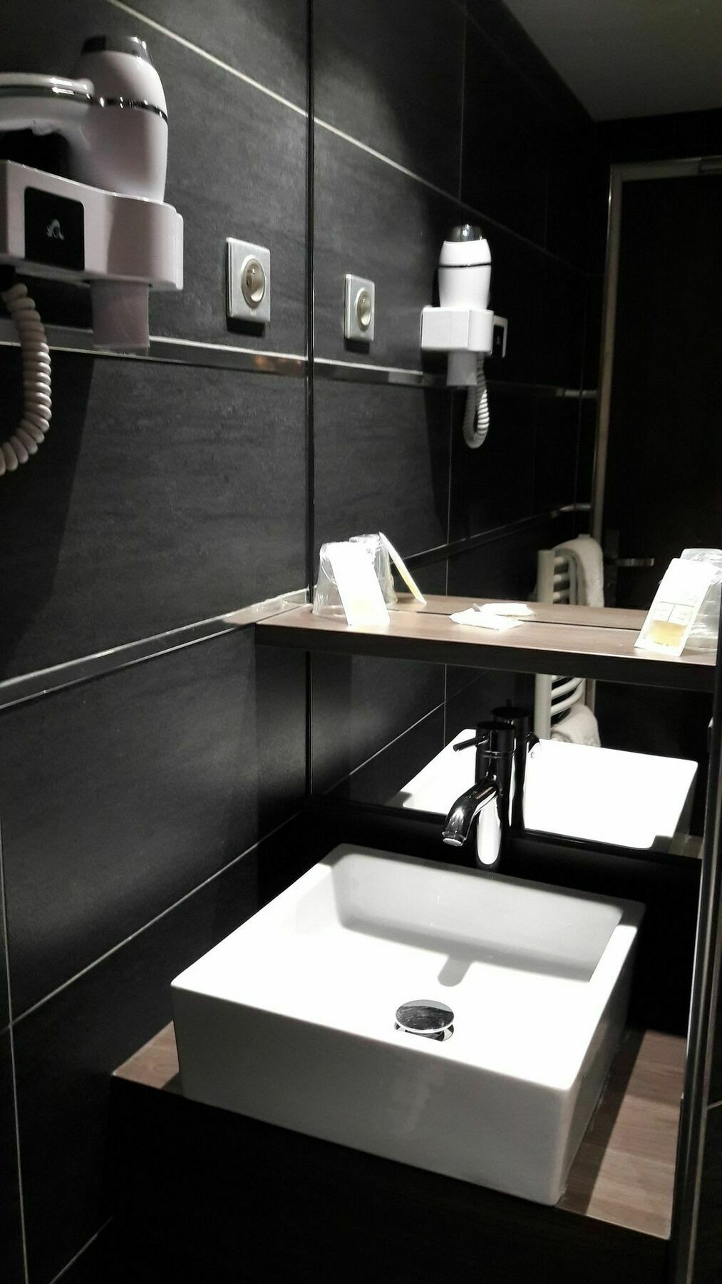 Hotel Crocus Caen Memorial Екстер'єр фото