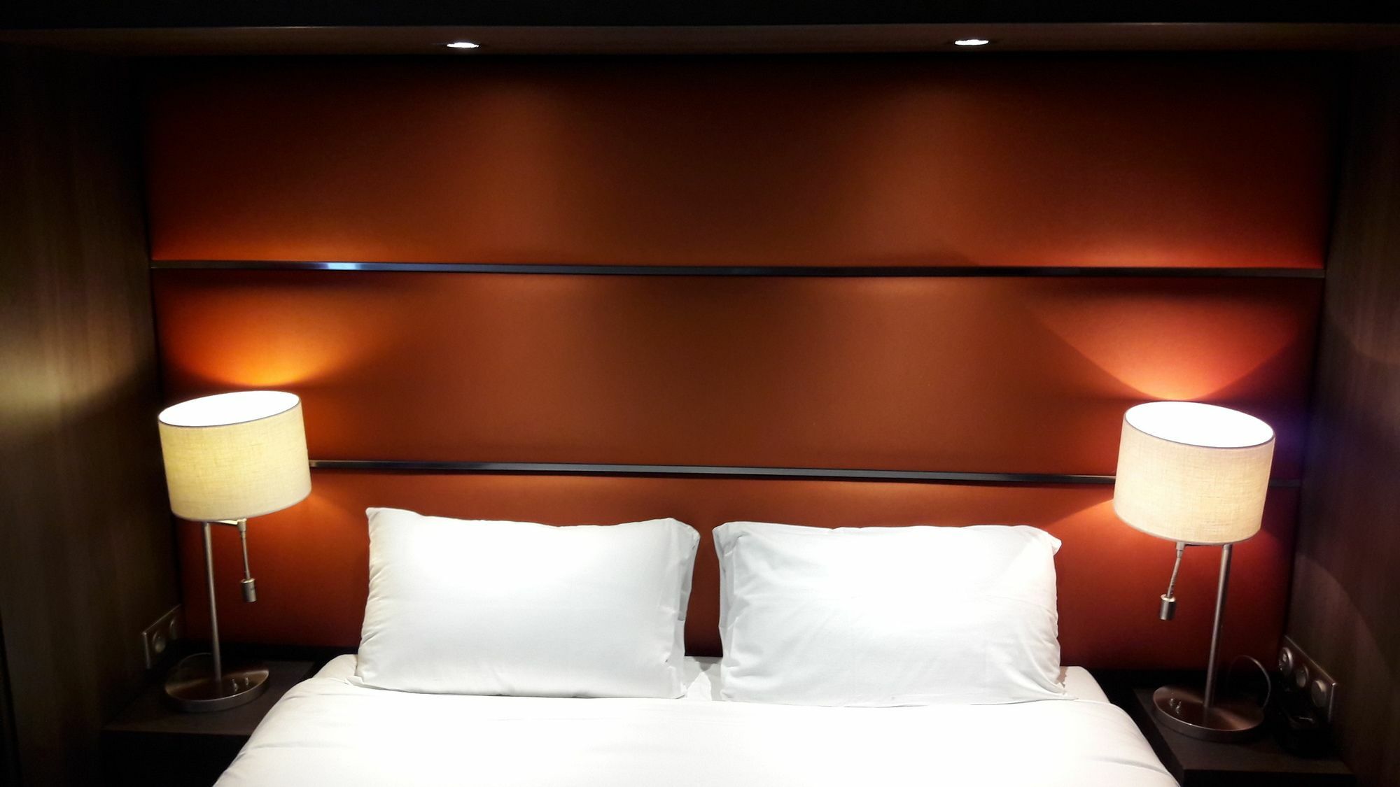 Hotel Crocus Caen Memorial Екстер'єр фото