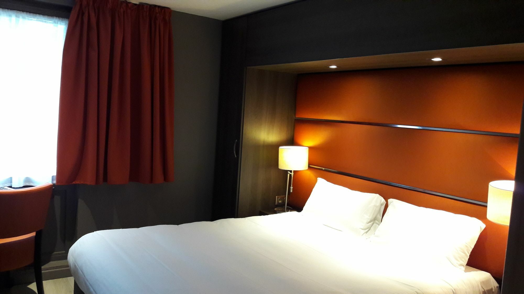 Hotel Crocus Caen Memorial Екстер'єр фото